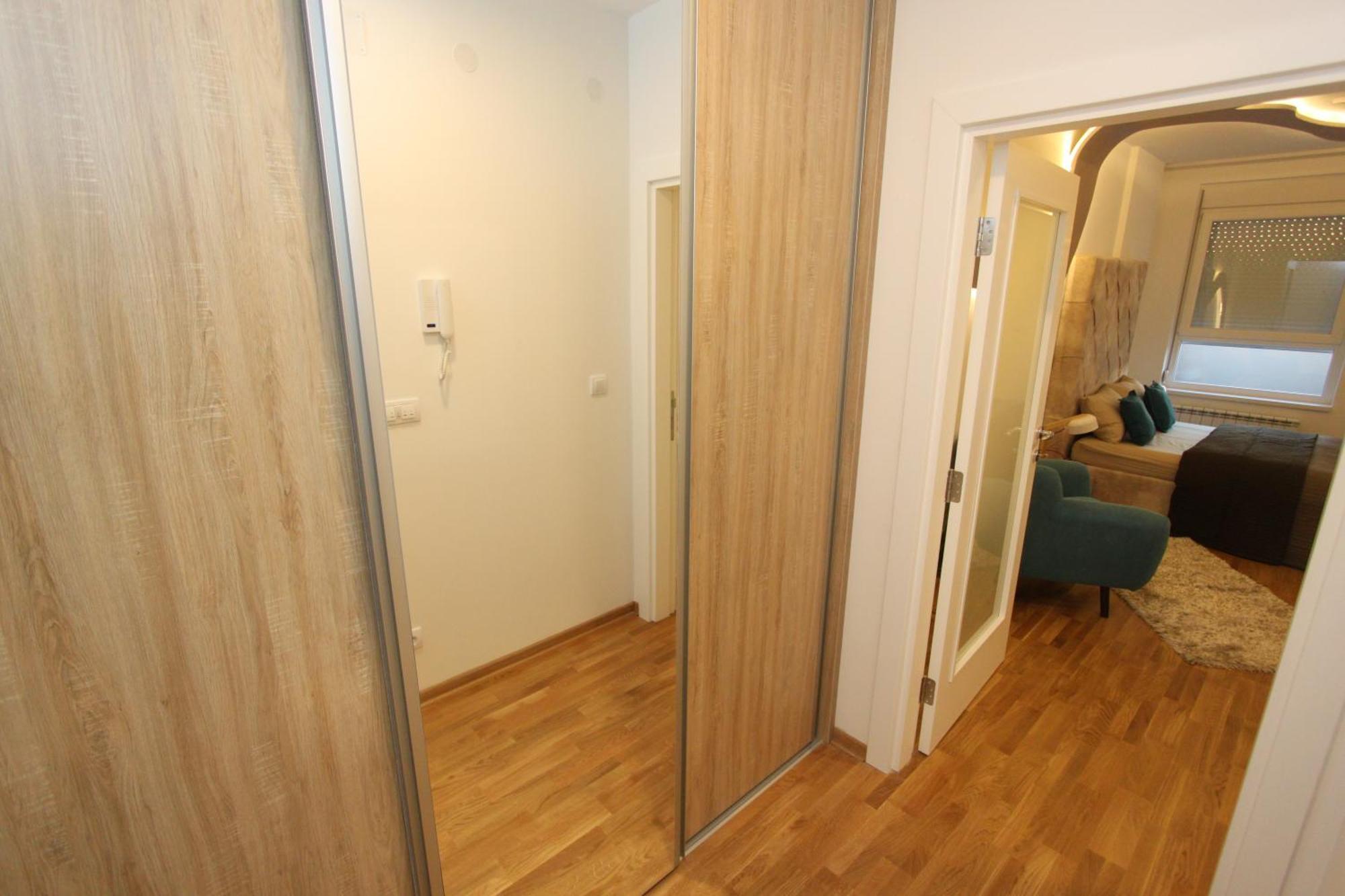 Riviera New Belgrade Apartment, Parking 5 Eur Per Day 외부 사진